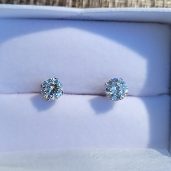 Round Clear CZ Stone Stud Earrings 14k White Gold - Picture 11 of 15